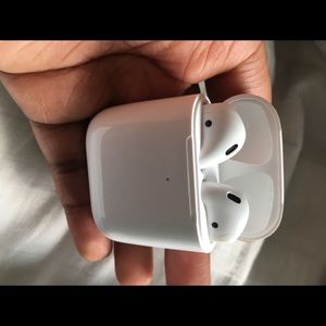 Airpods (2nd generation)